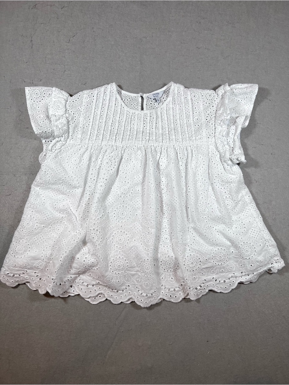 Crown & Ivy Women’s Eyelet Lace Top White M Scalloped Hem - Picture 2 of 9